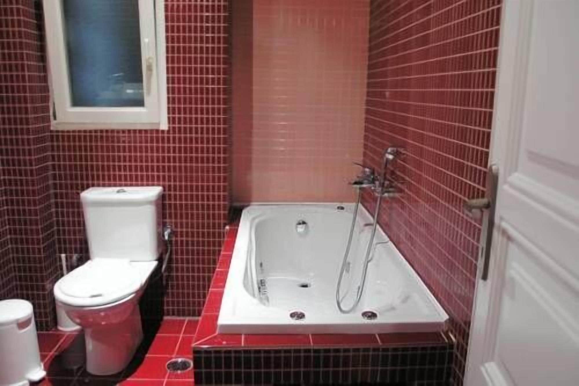 triple room | bathroom | free toiletries, hair dryer, towels