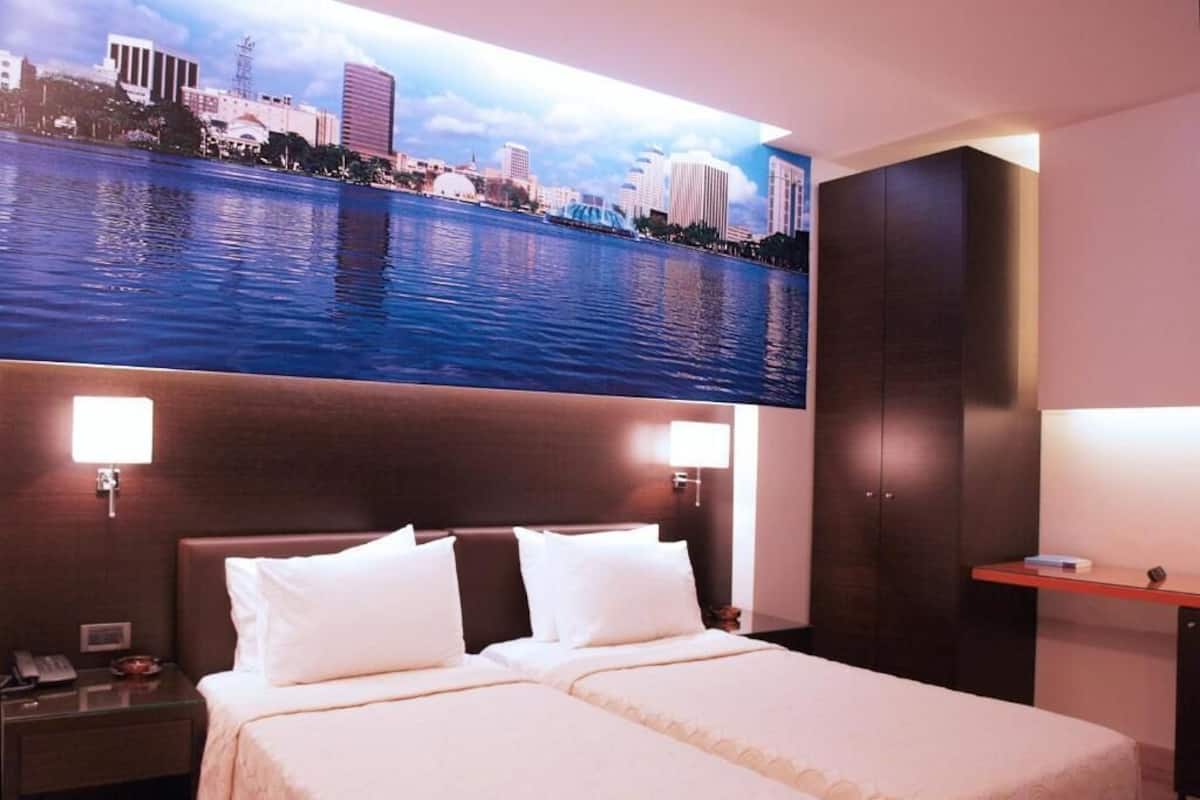 房內夾萬、手提電腦工作空間、遮光窗簾/窗簾、熨斗/熨衫板