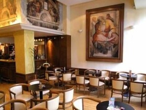Bar (on property) - Athens City Hotel (Athens)