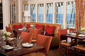 3 restaurantes, é servido almoço