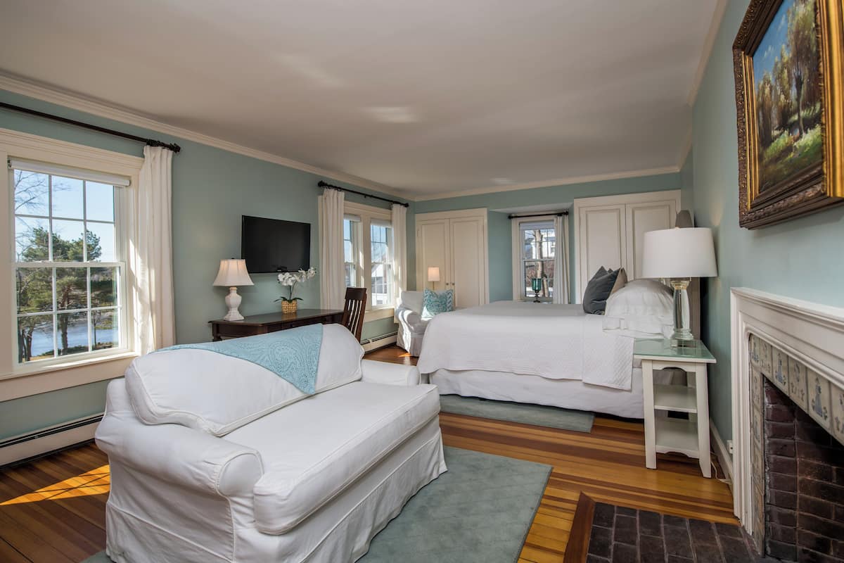 Habitación de lujo, 1 cama King size, vista al océano | Ropa de cama de alta calidad y decoración personalizada