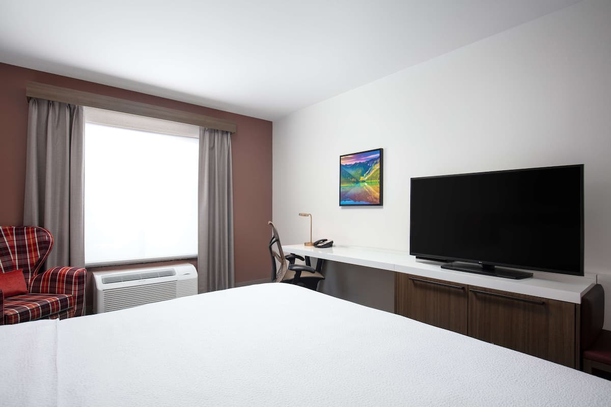 Premium bedding, pillowtop beds, desk, iron/ironing board