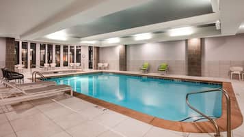 Indendørs pool