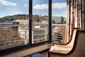 Suite, 1 kingsize bed | Luxe beddengoed, donsdekens, pillowtop-bedden, een kluis op de kamer