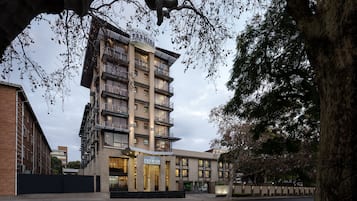 Facciata della struttura - sera/notte