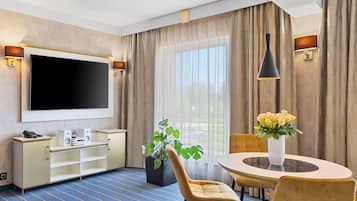 Apartment | 1 bedroom, in-room safe, desk, iron/ironing board