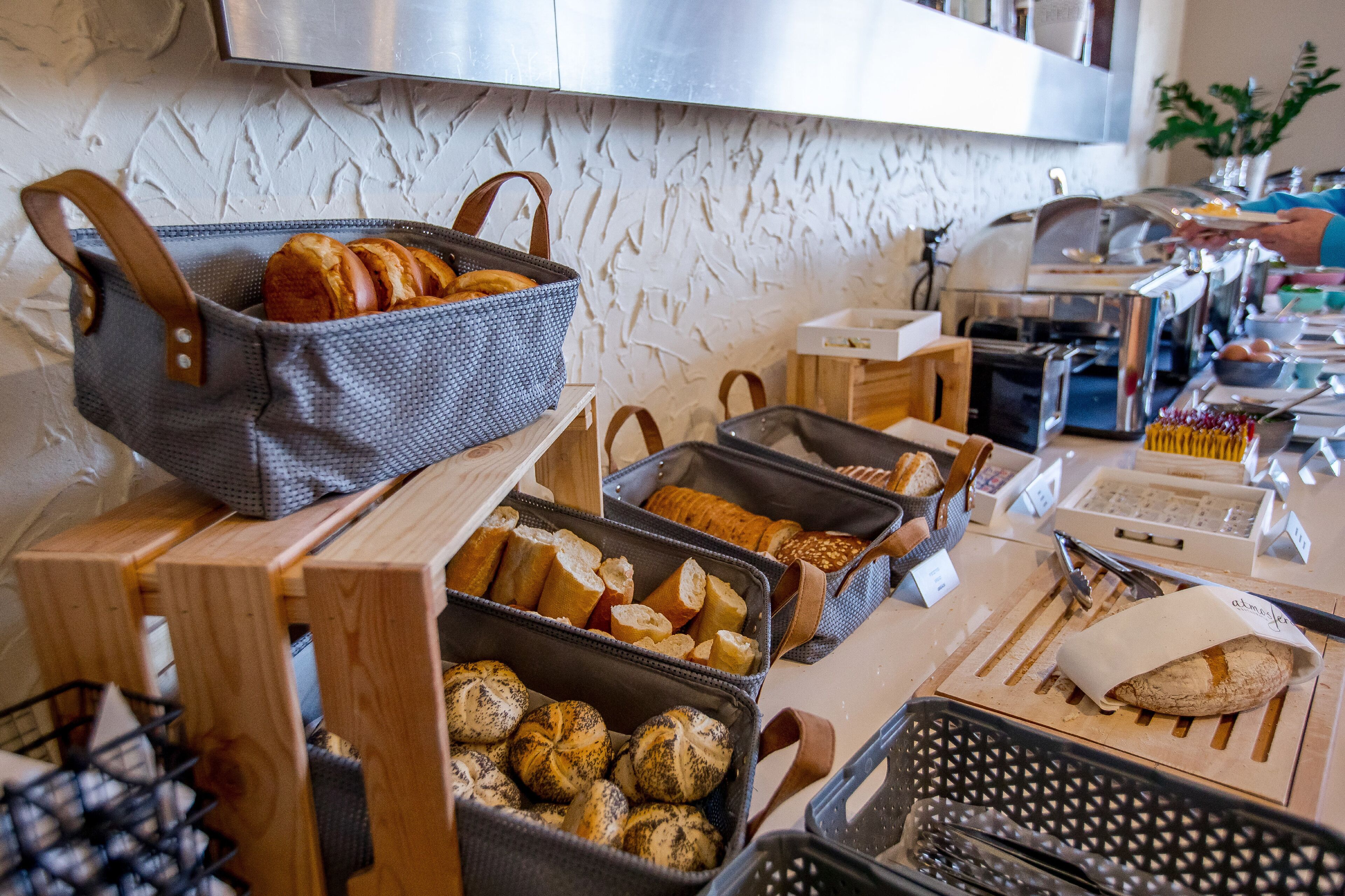 daily buffet breakfast (pln 80 per person)