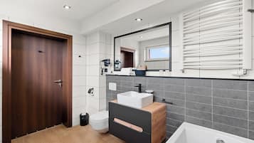 Double Room, Bathtub | Bathroom