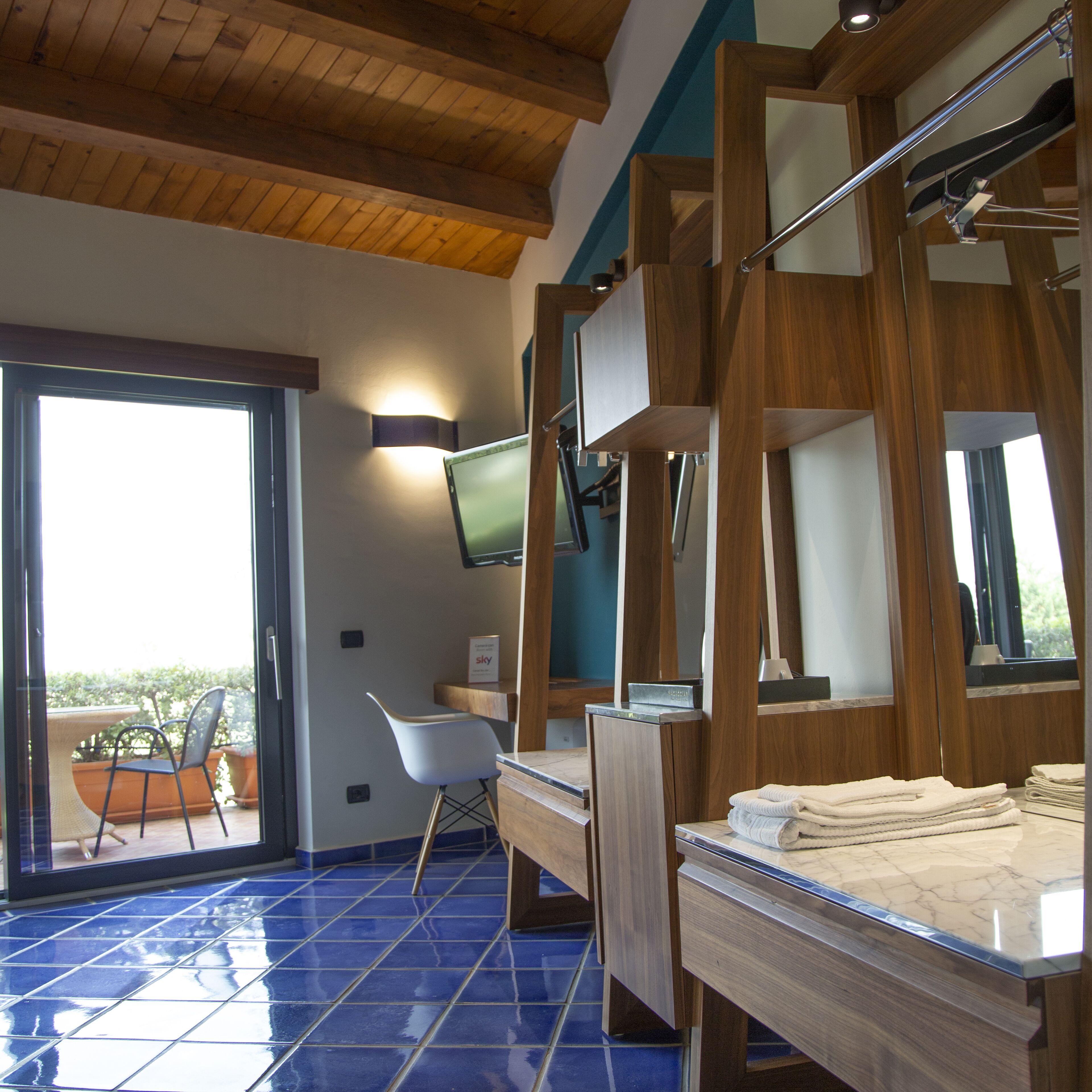 minibar, in-room safe, desk, soundproofing