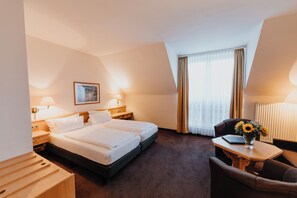 Kamar Keluarga (Classic) | Minibar, Wi-Fi gratis, dan seprai linen