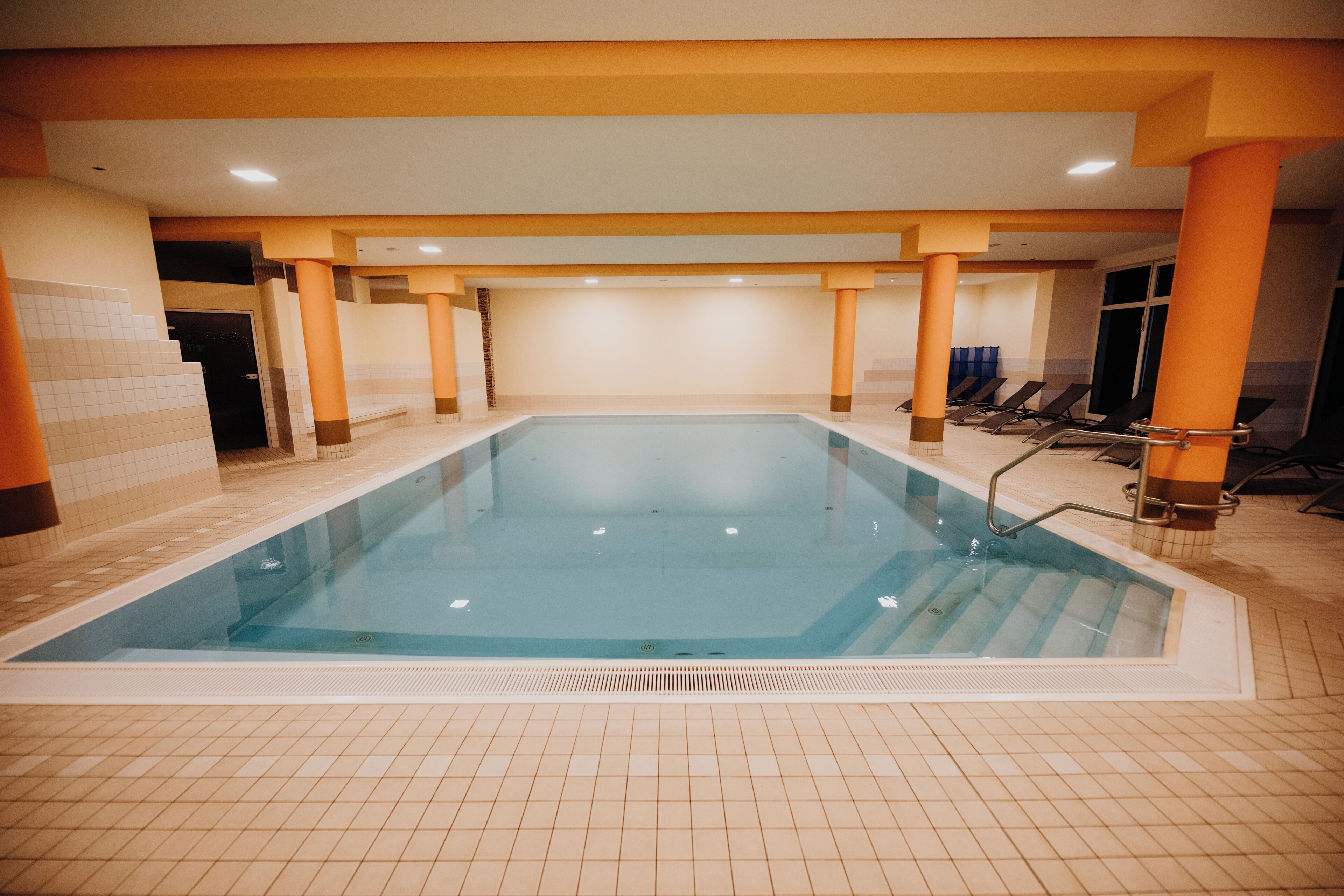 Kuntoallas / pitkä uima-allas