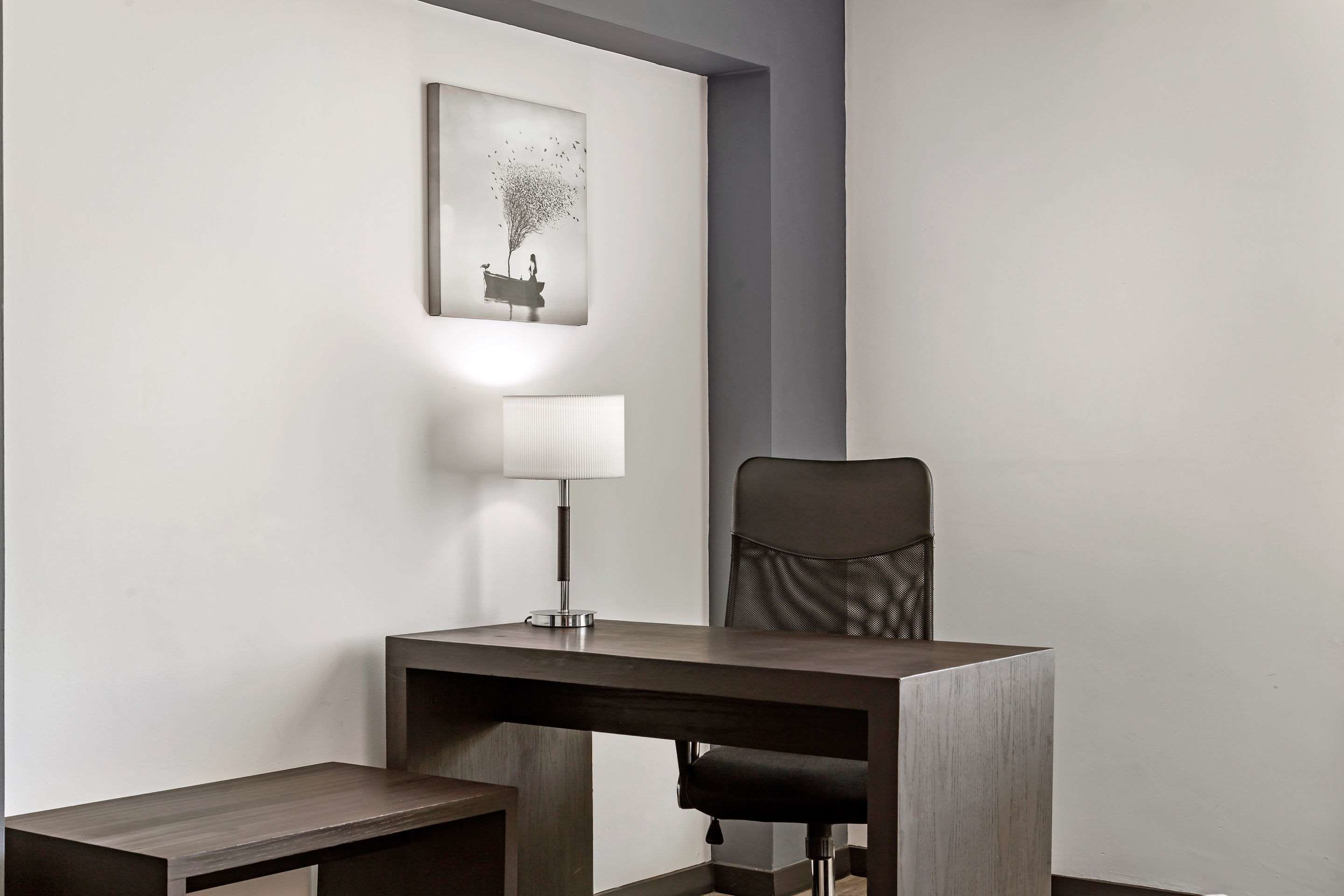 room, 1 king bed | in-room safe, desk, laptop workspace, iron/ironing board