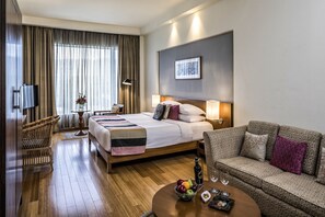 ห้องพัก, เตียงคิงไซส์ 1 เตียง | เครื่องนอนระดับพรีเมียม, มินิบาร์, ตู้นิรภัยในห้องพัก, โต๊ะทำงาน