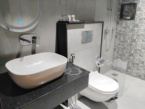 Club Room | Bathroom - Ramanashree California Resort (Bengaluru)