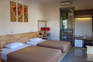 Deluxe Double Room | In-room safe, desk, rollaway beds, free WiFi - Hotel Karthi (Kuta)