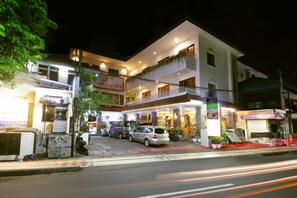 Exterior - Hotel Karthi (Kuta)
