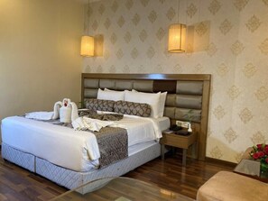 Signet Room	 | Egyptian cotton sheets, premium bedding, in-room safe - Ramanashree Richmond Circle Bangalore (Bengaluru)