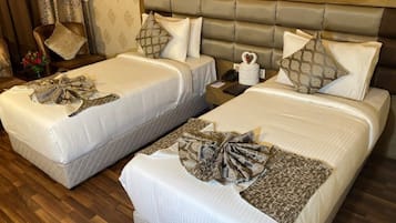 Signet Room | Egyptian cotton sheets, premium bedding, in-room safe