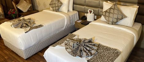 Signet Room | Egyptian cotton sheets, premium bedding, in-room safe