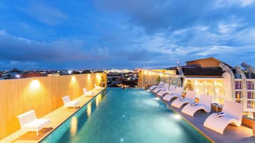 Kolam renang rooftop