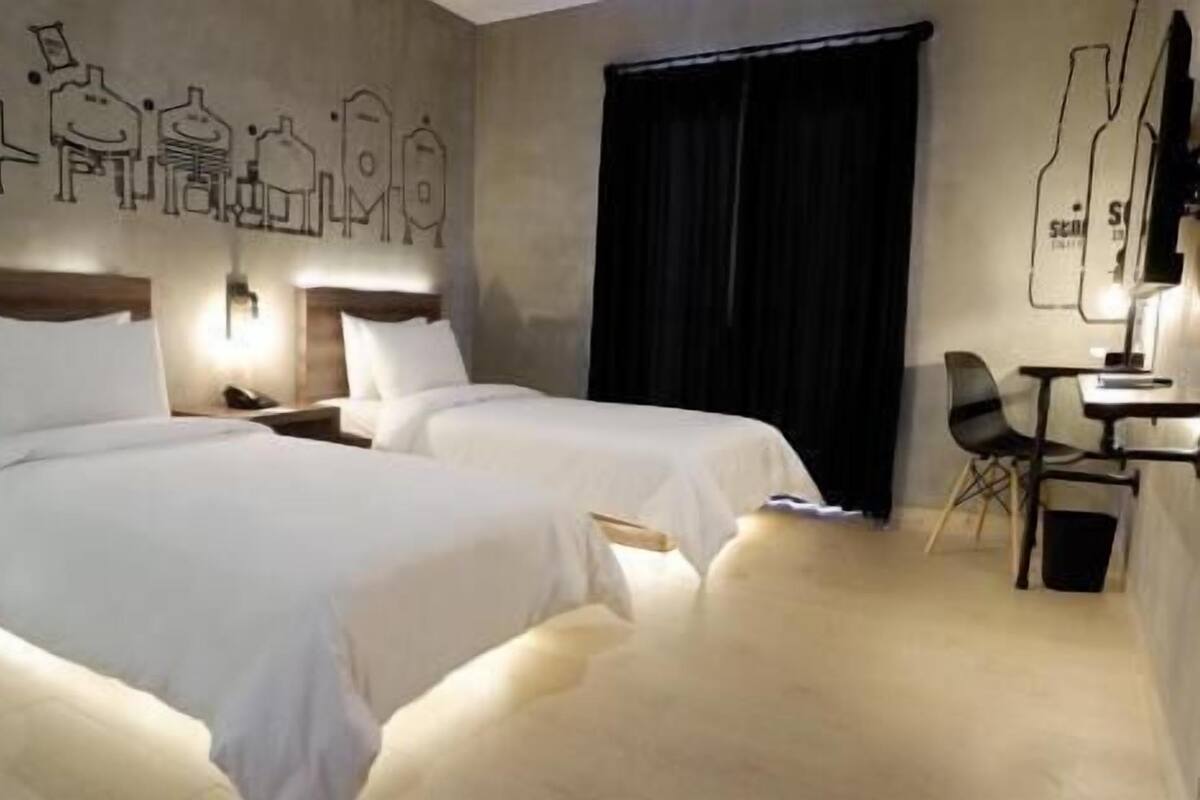 Down comforters, pillowtop beds, minibar, in-room safe