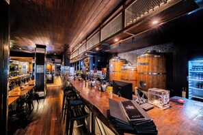 提供早餐、午餐和晚餐