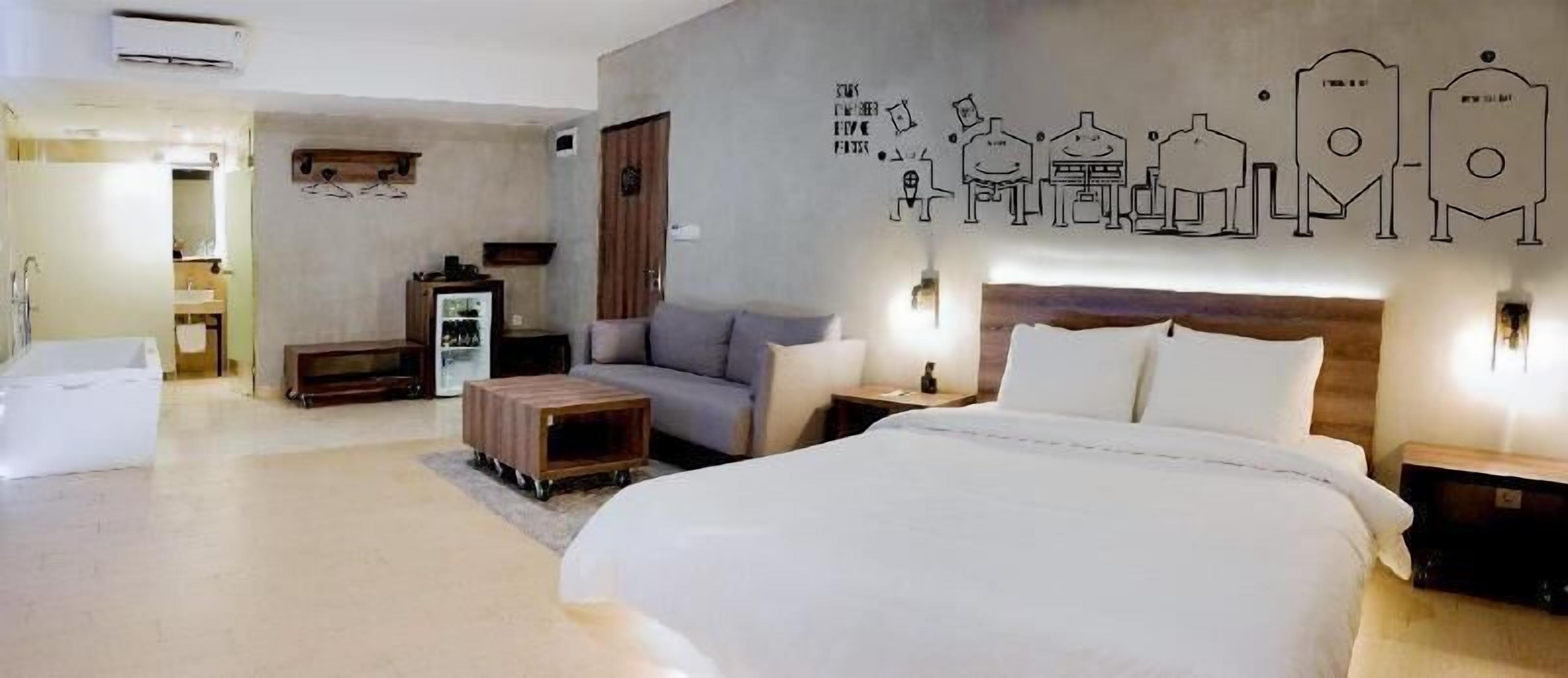 Down comforters, pillowtop beds, minibar, in-room safe