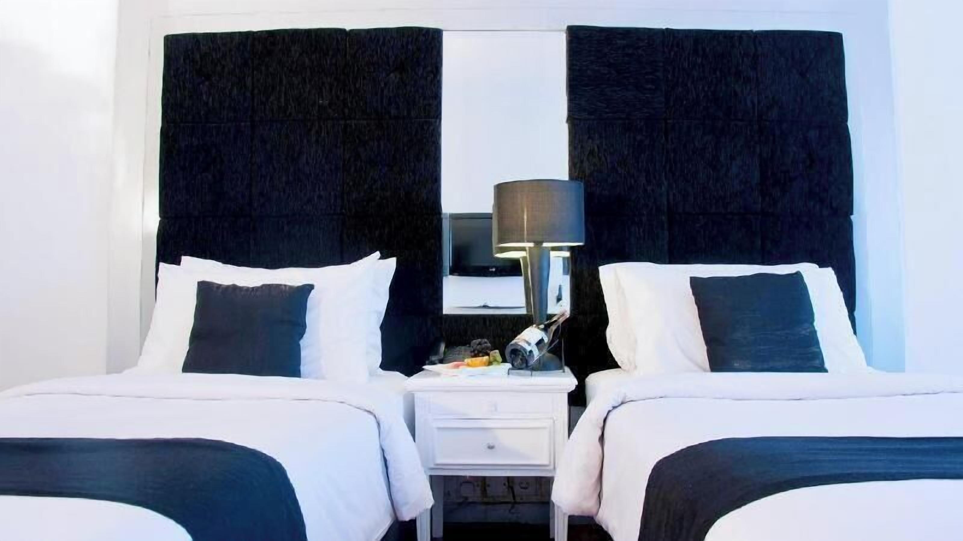 Down comforters, pillowtop beds, minibar, in-room safe