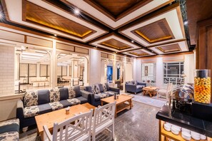 Frukost, lunch och middag serveras