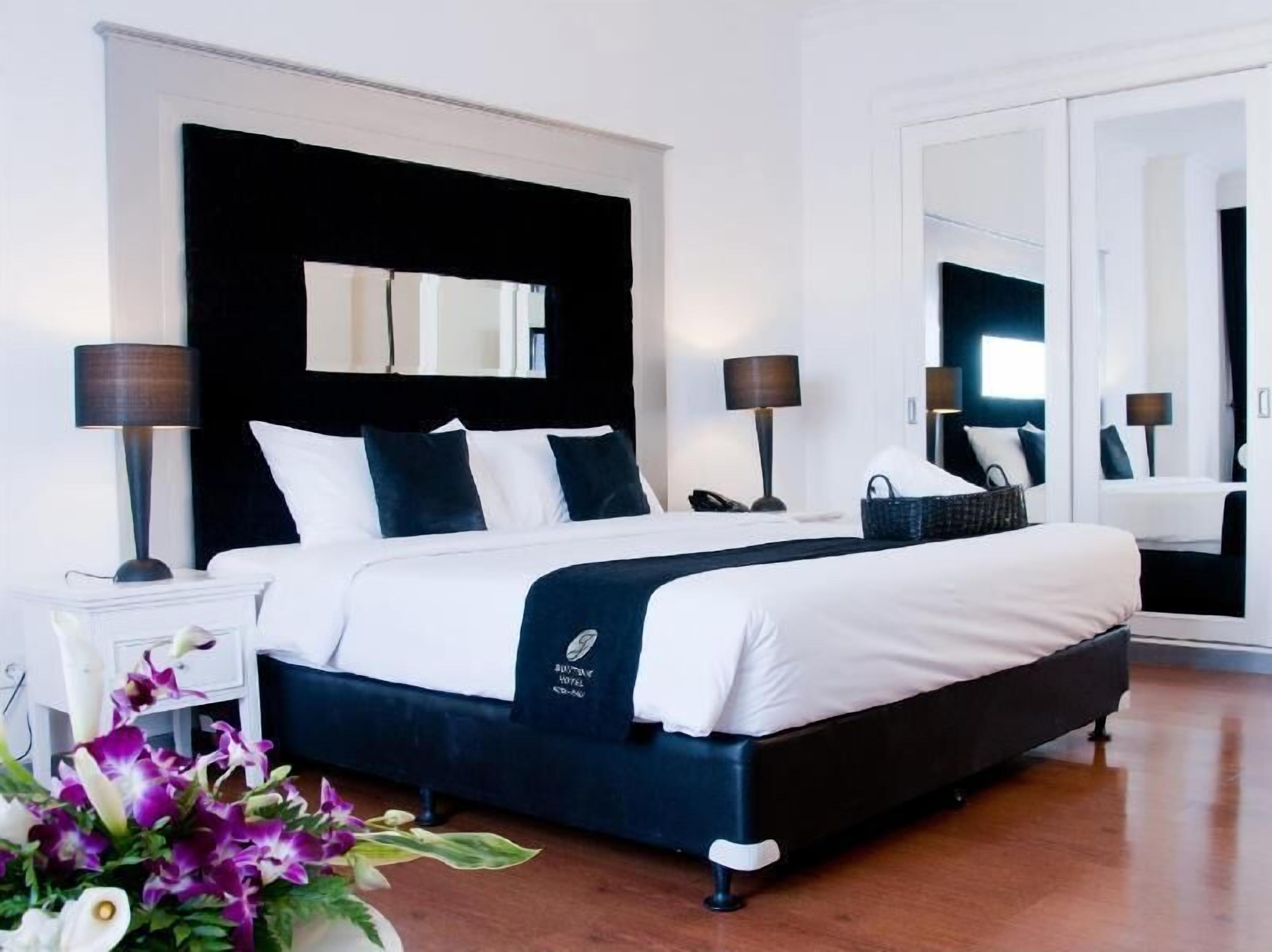 Down comforters, pillowtop beds, minibar, in-room safe