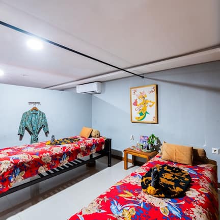 Couples treatment rooms, body treatments, aromatherapy