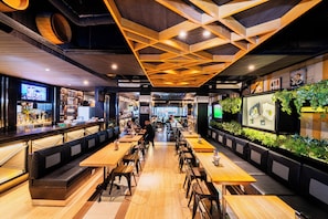 Serves breakfast, lunch and dinner - Stark Boutique Hotel and Spa Bali (Kuta)