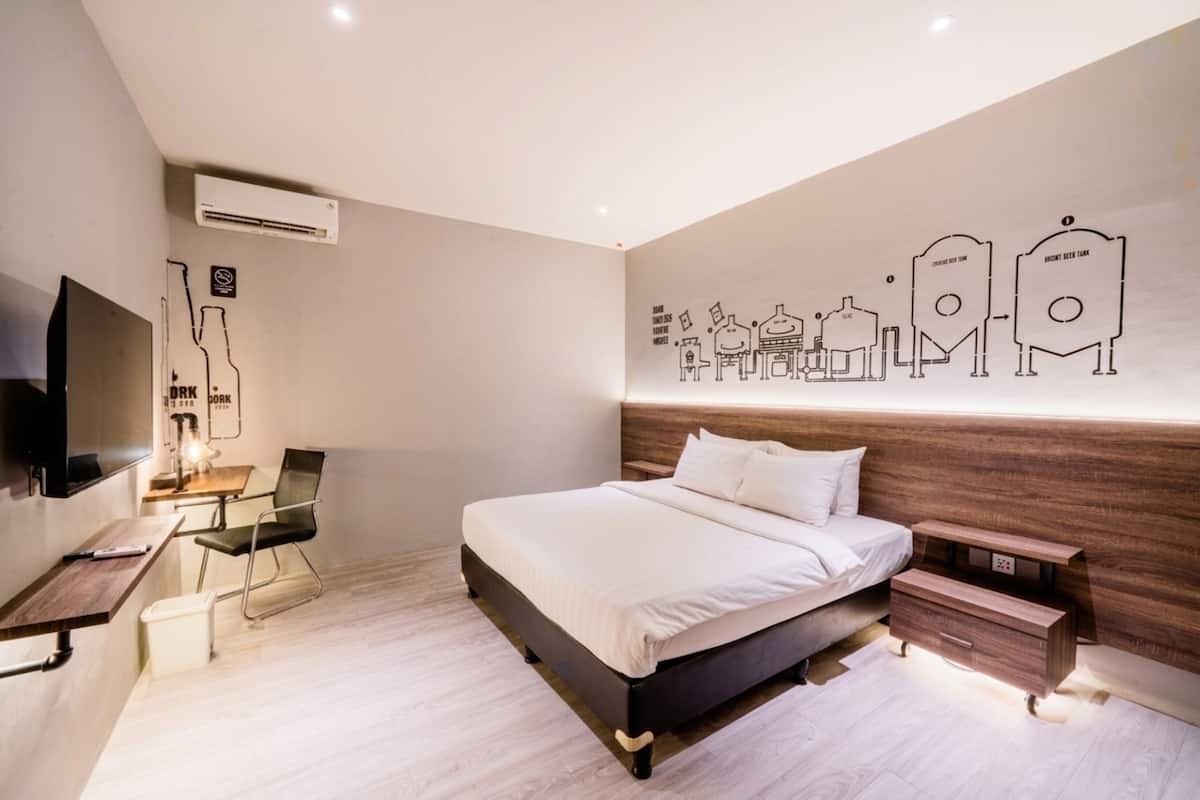 Superior No Window | Down comforters, pillowtop beds, minibar, in-room safe