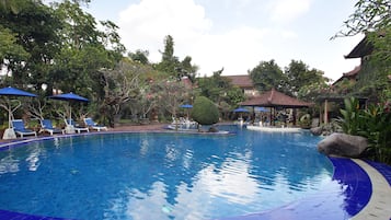 Outdoor pool, sun loungers
