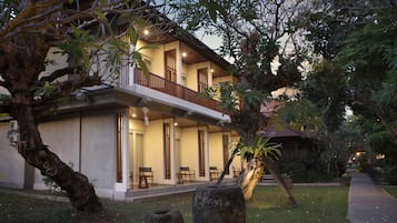 Deluxe Double Room, 1 Queen Bed, Garden View | Terrace/patio