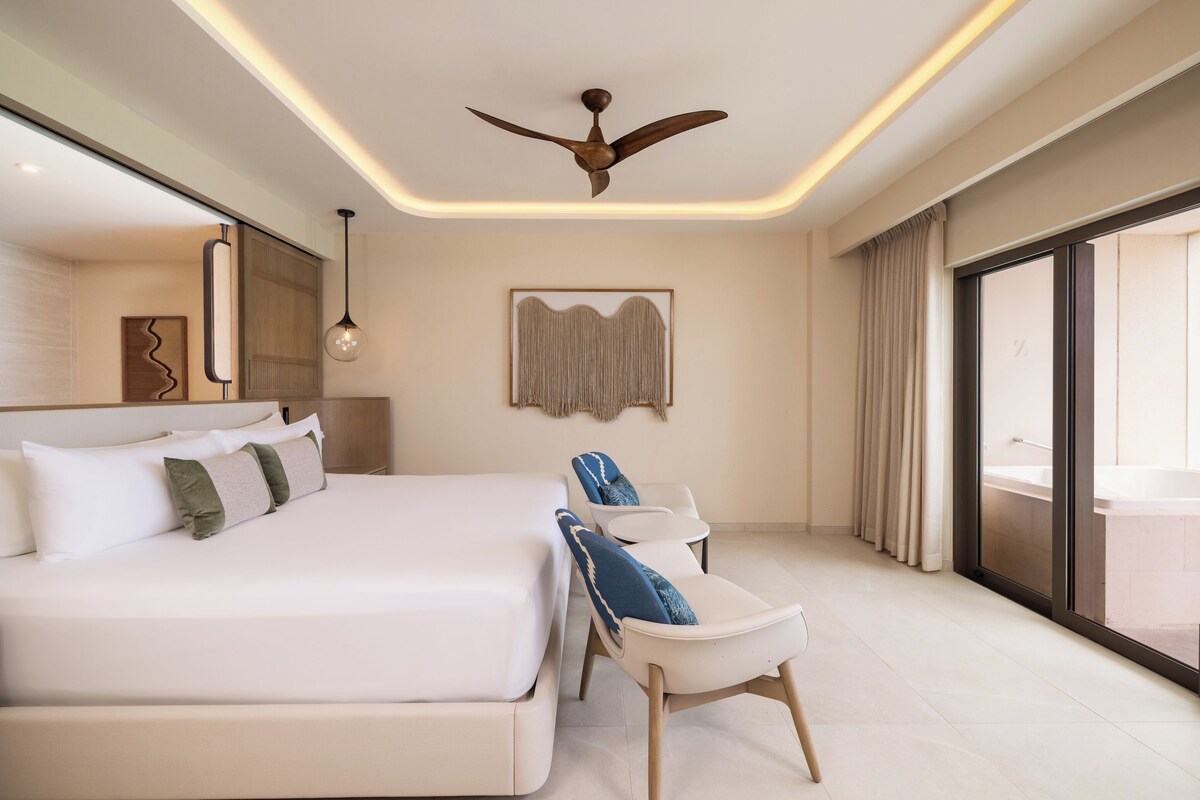 Presidential Suite | Premium bedding, pillowtop beds, minibar (free items), in-room safe