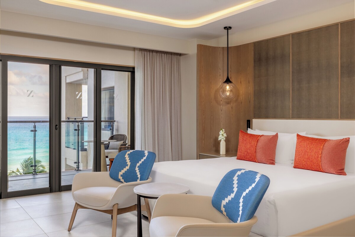 Premium bedding, pillowtop beds, minibar (free items), in-room safe