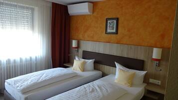 Desk, soundproofing, free cots/infant beds, rollaway beds