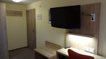 Einzelzimmer | Schreibtisch, schallisolierte Zimmer, kostenlose Babybetten