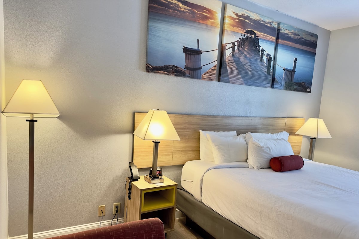 1 bedroom, Egyptian cotton sheets, premium bedding, pillow-top beds