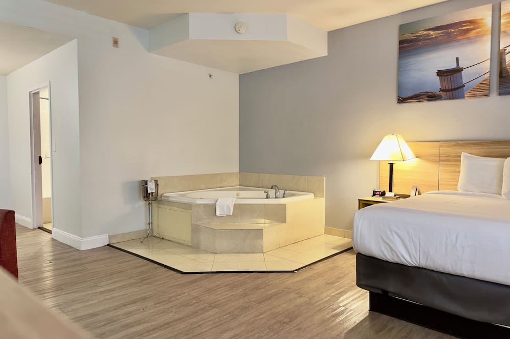 Days Inn & Suites by Wyndham Lakeland