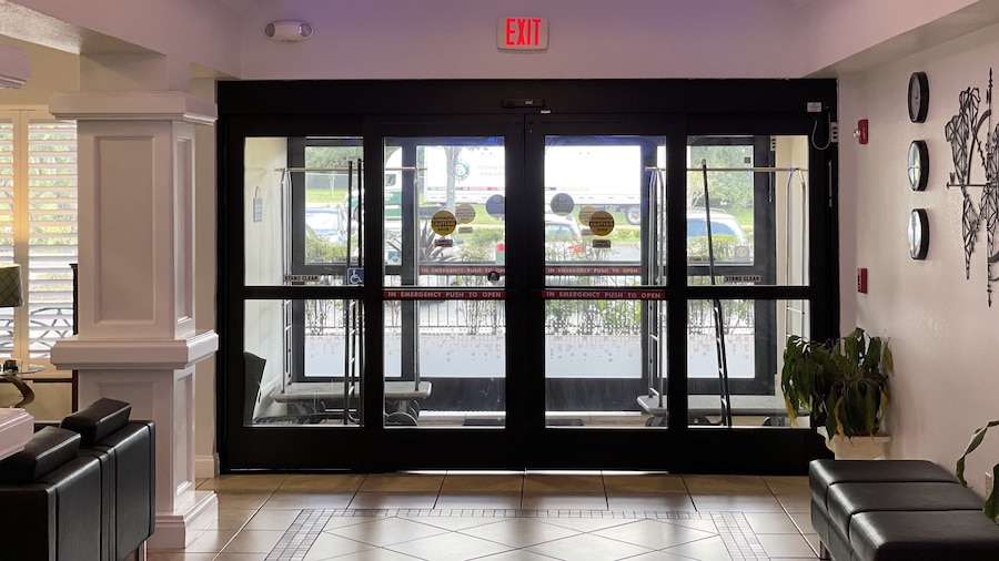 Days Inn & Suites by Wyndham Lakeland