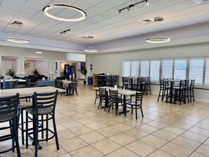 Free daily on-the-go breakfast - Days Inn & Suites by Wyndham Lakeland (Lakeland)