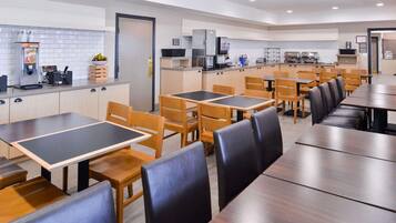 Esmorzar diari d'estil bufet gratuït