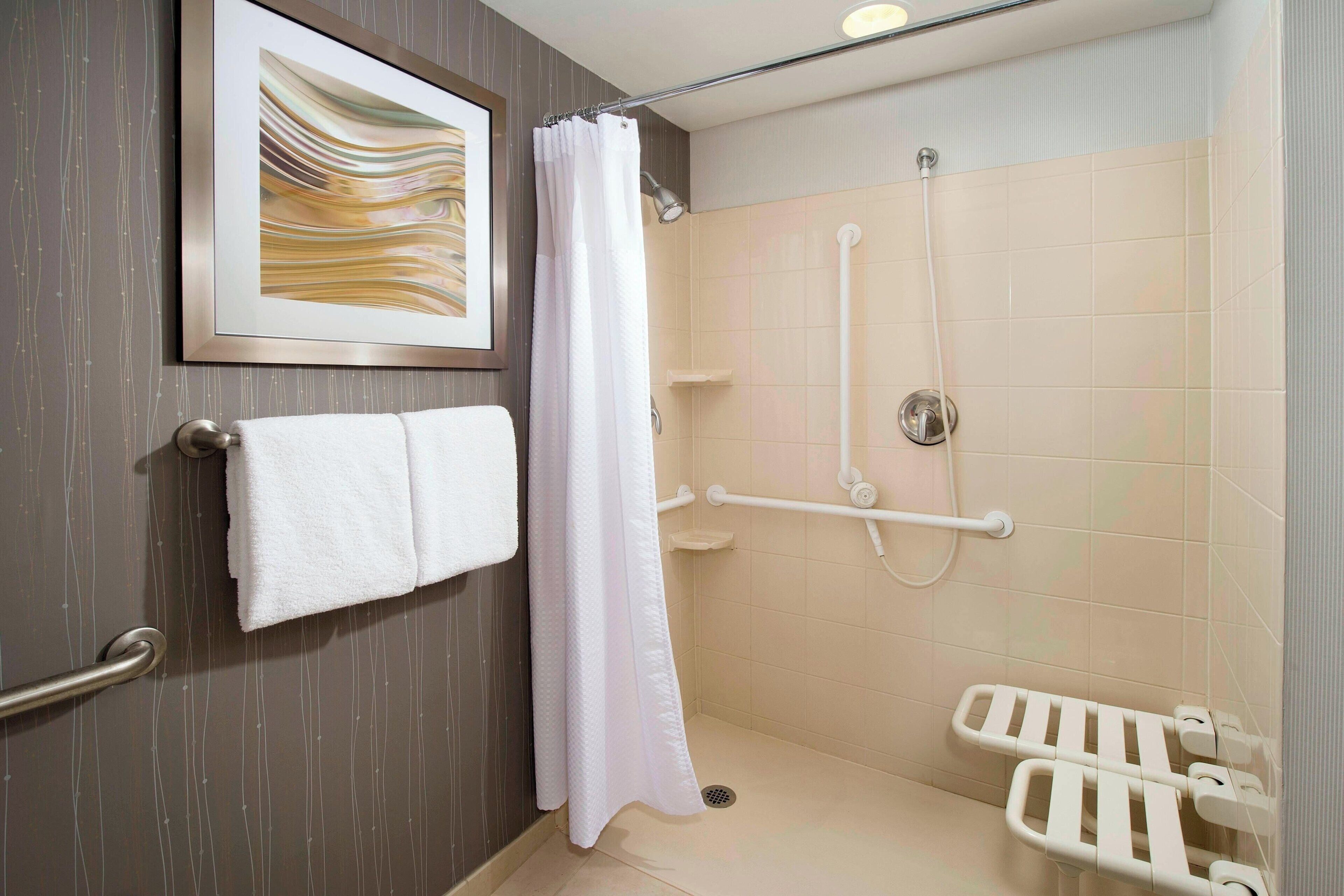 room, 1 king bed | bathroom | combined shower/bathtub, free toiletries, hair dryer, towels