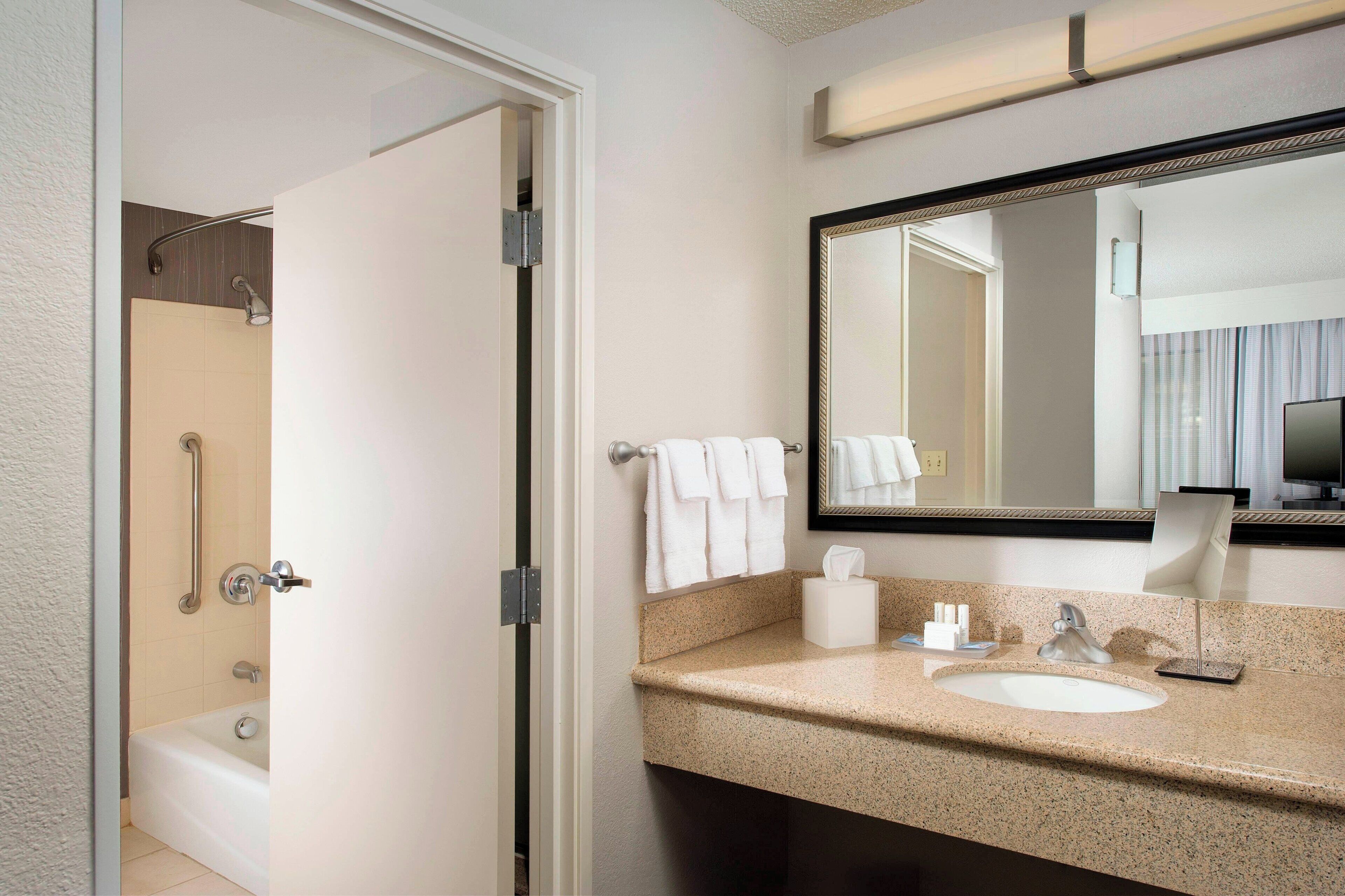suite, 1 king bed with sofa bed | bathroom | combined shower/bathtub, free toiletries, hair dryer, towels