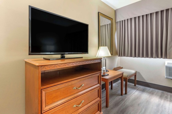 Desk, iron/ironing board, WiFi (free), bed sheets