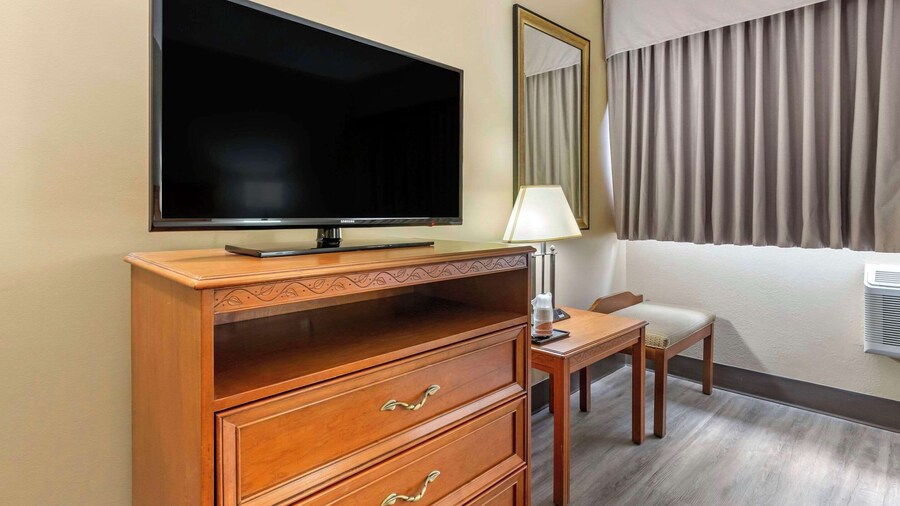 Econo Lodge & Suites Southern Pines - Pinehurst