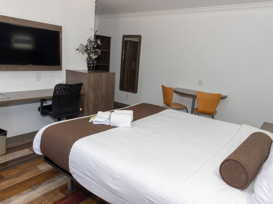 Frette Italian sheets, premium bedding, memory foam beds, desk