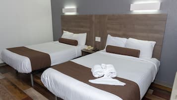 Estándar con 2 dobles | Baño | Tina con regadera, regadera tipo lluvia, secadora de cabello, batas